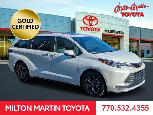 Certified 2026 Toyota Sienna Platinum AWD/4WD image 1