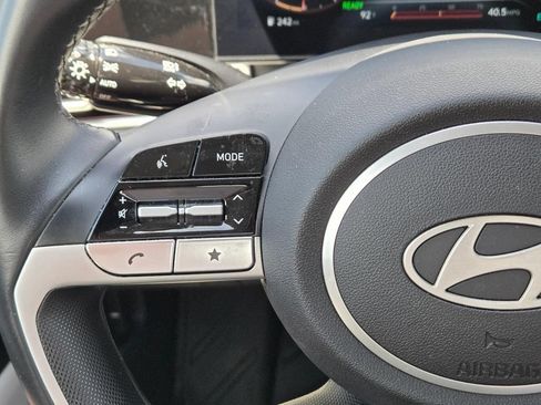 Certified 2025 Hyundai Elantra Limited FWD image 21