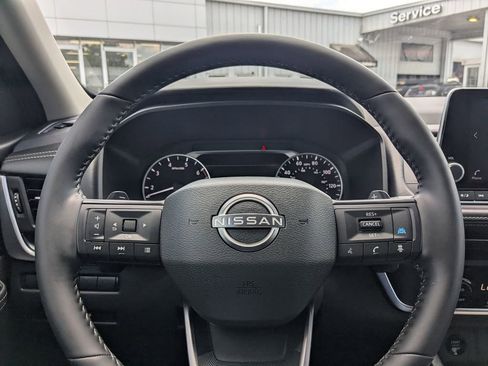 Used 2025 Nissan Rogue SV FWD image 22