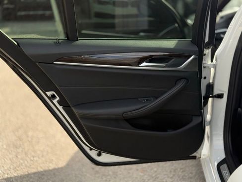 Used 2019 BMW 530e image 11