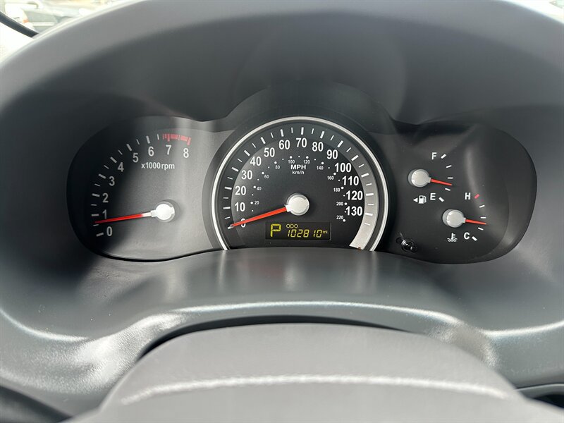 Used 2012 Kia Sedona LX FWD image 23