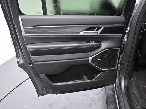 Used 2024 Jeep Wagoneer Series II image 15