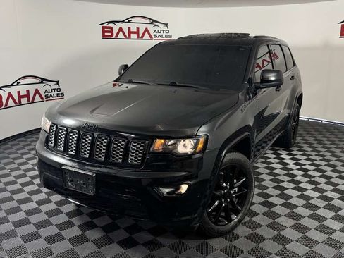 Used 2018 Jeep Grand Cherokee Altitude AWD/4WD image 2