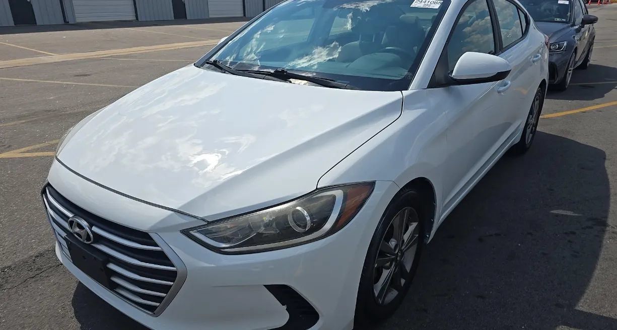 Used 2017 Hyundai Elantra SE FWD image 1