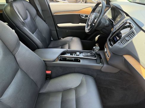 Used 2021 Volvo XC90 T6 Momentum w/ Climate Package AWD/4WD image 11