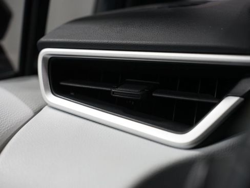 Certified 2025 Toyota Corolla SE image 25