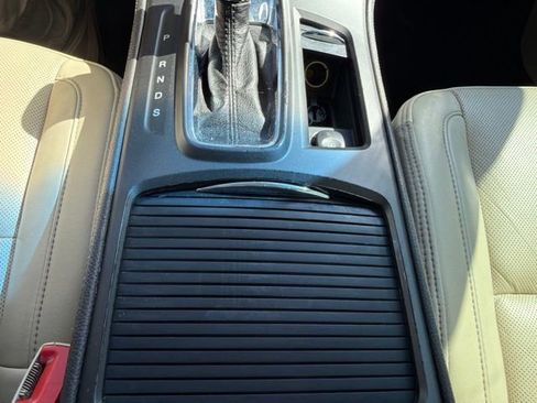 Used 2013 Lincoln MKS AWD image 33