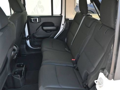 Used 2019 Jeep Wrangler Unlimited Sport S AWD/4WD image 16