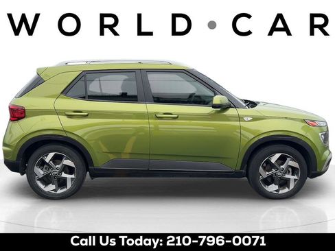 Used 2022 Hyundai Venue SEL FWD image 2