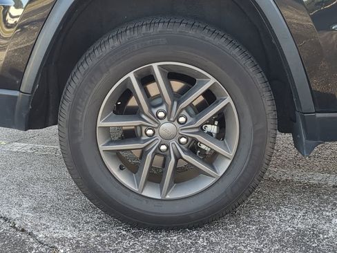 Used 2016 Jeep Grand Cherokee Laredo 75th Anniversary image 14