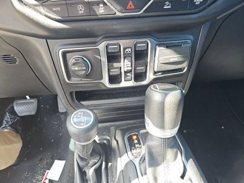 Used 2023 Jeep Gladiator Sport AWD/4WD image 11