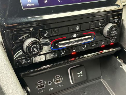 Used 2023 Jeep Grand Cherokee L Laredo RWD image 18