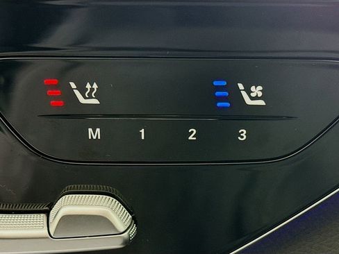 Used 2025 Mercedes-Benz GLC 300 4MATIC w/ AMG Line image 21