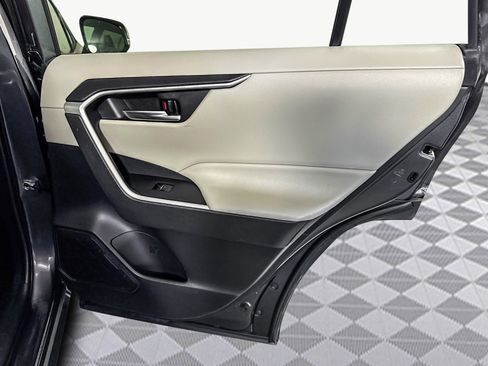 Used 2022 Toyota RAV4 XLE image 28