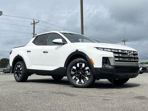 New 2025 Hyundai Santa Cruz SE image 2