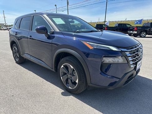 Used 2025 Nissan Rogue SV FWD image 3