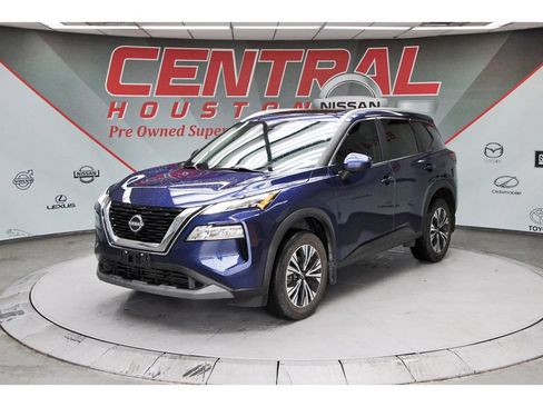 Used 2023 Nissan Rogue SV w/ SV Premium B Package FWD image 2