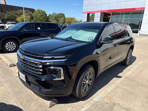 Used 2026 Chevrolet Traverse LT FWD image 1