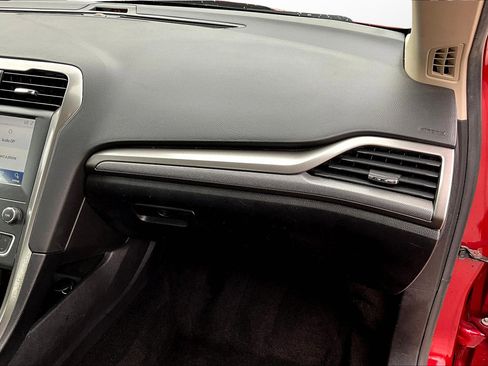 Used 2020 Ford Fusion SE image 21