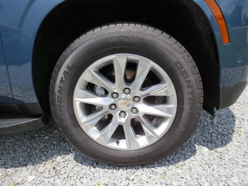 Used 2025 Chevrolet Suburban Premier AWD/4WD image 10
