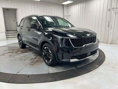 Used 2024 Kia Sorento S FWD image 2