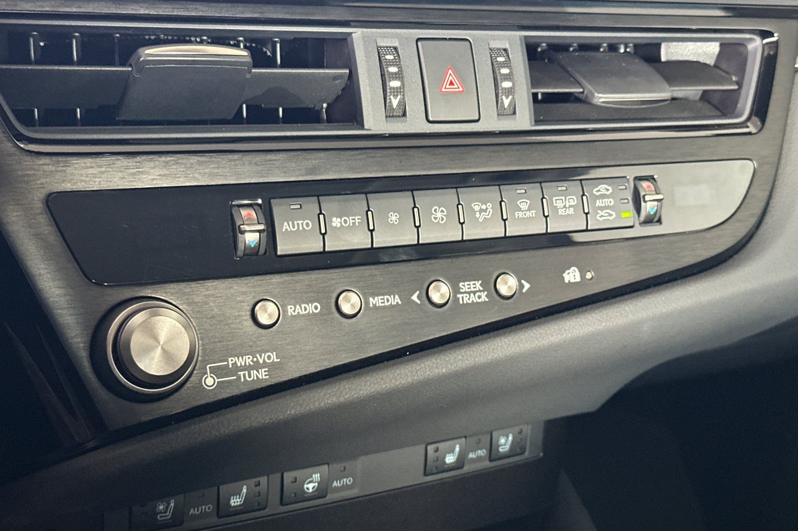 Used 2025 Lexus ES 300h w/ Premium Package FWD image 16