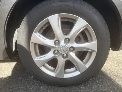 Used 2011 MAZDA MAZDA3 i Touring image 18