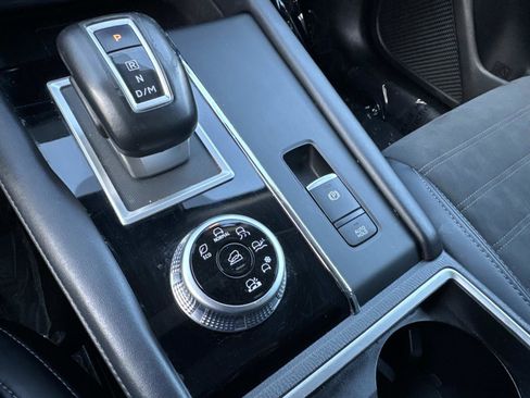 Used 2024 Mitsubishi Outlander AWD image 28