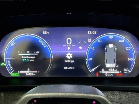 Used 2025 Toyota Crown Signia w/ Advanced Technology Package image 20