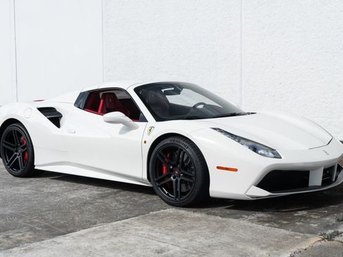 Used 2018 Ferrari 488 Spider RWD image 15