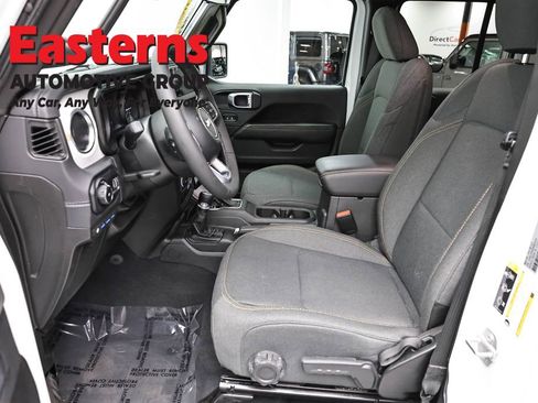 Used 2025 Jeep Wrangler Unlimited Sahara AWD/4WD image 14