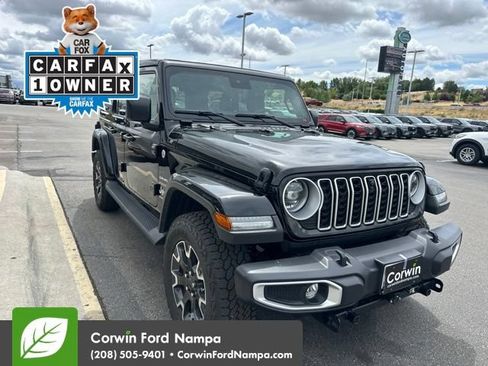 Used 2024 Jeep Wrangler Unlimited Sahara w/ Technology Group AWD/4WD image 3