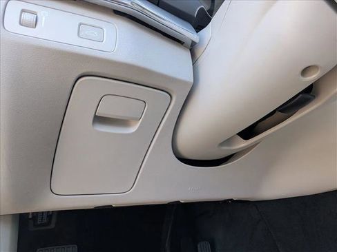 Used 2022 Volvo XC90 T5 Momentum w/ Climate Package image 16