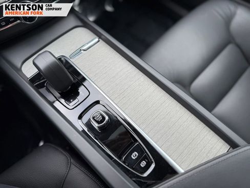 Used 2025 Volvo XC60 B5 Plus image 27