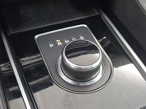 Used 2019 Jaguar F-PACE Premium image 34