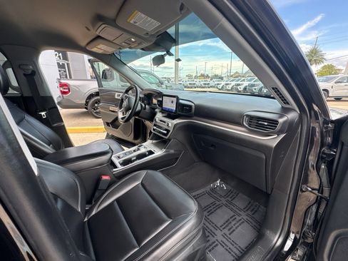 Used 2023 Ford Explorer XLT w/ Equipment Group 202A AWD/4WD image 17