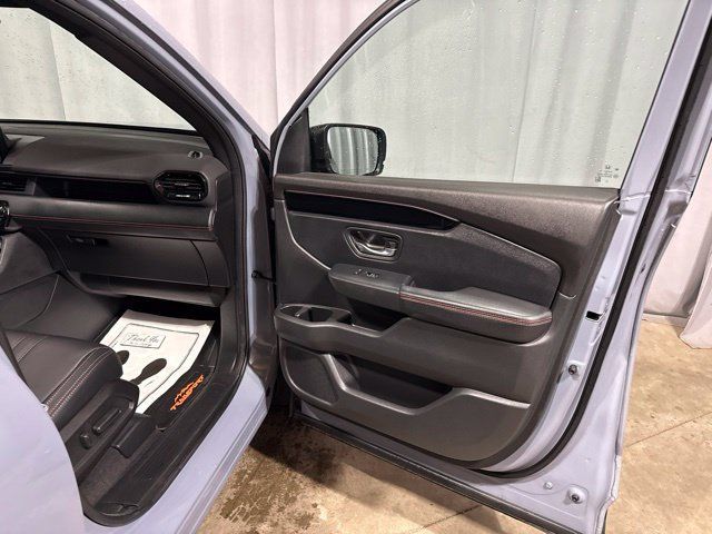 Used 2024 Honda Pilot TrailSport image 36