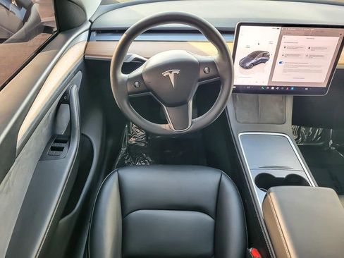 Used 2024 Tesla Model Y Long Range image 11
