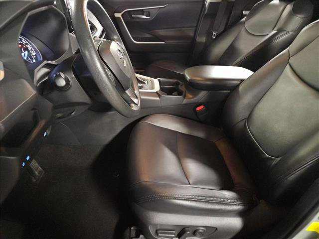 Used 2021 Toyota RAV4 XLE w/ Convenience Package AWD/4WD image 16