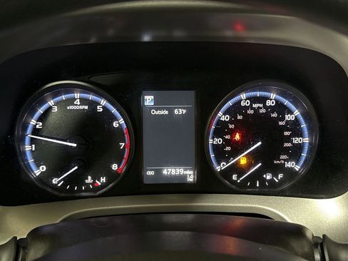Used 2018 Toyota RAV4 LE AWD/4WD image 12