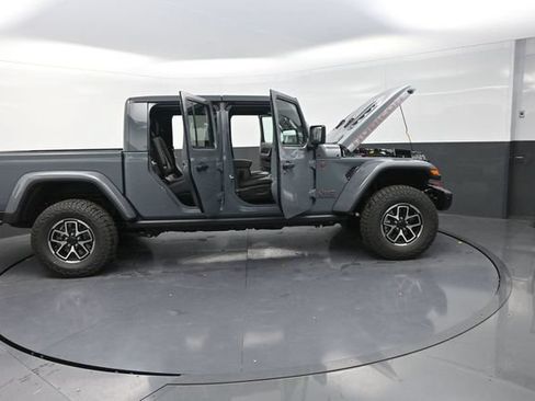 Used 2025 Jeep Gladiator Rubicon AWD/4WD image 37