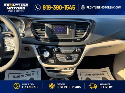Used 2017 Chrysler Pacifica Touring FWD image 19