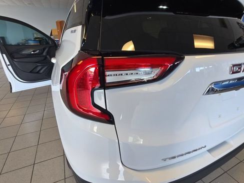 Used 2022 GMC Terrain SLE w/ Driver Convenience Package FWD image 27