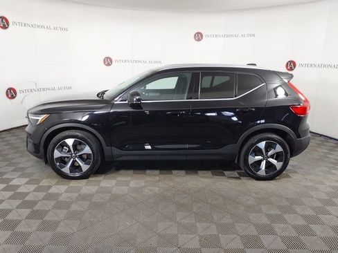Used 2025 Volvo XC40 B5 Plus AWD/4WD image 8