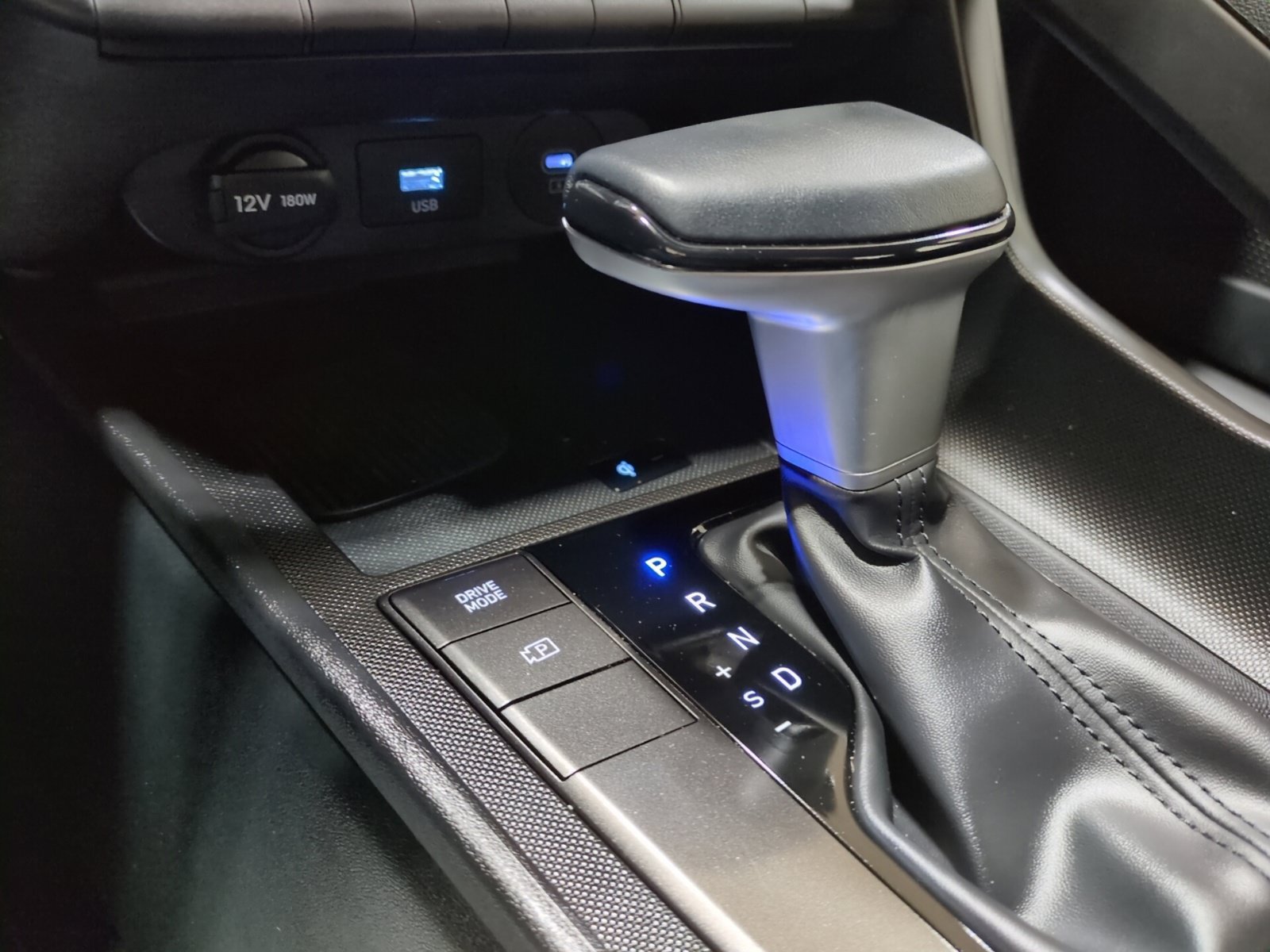 Used 2025 Hyundai Elantra Sport FWD image 22