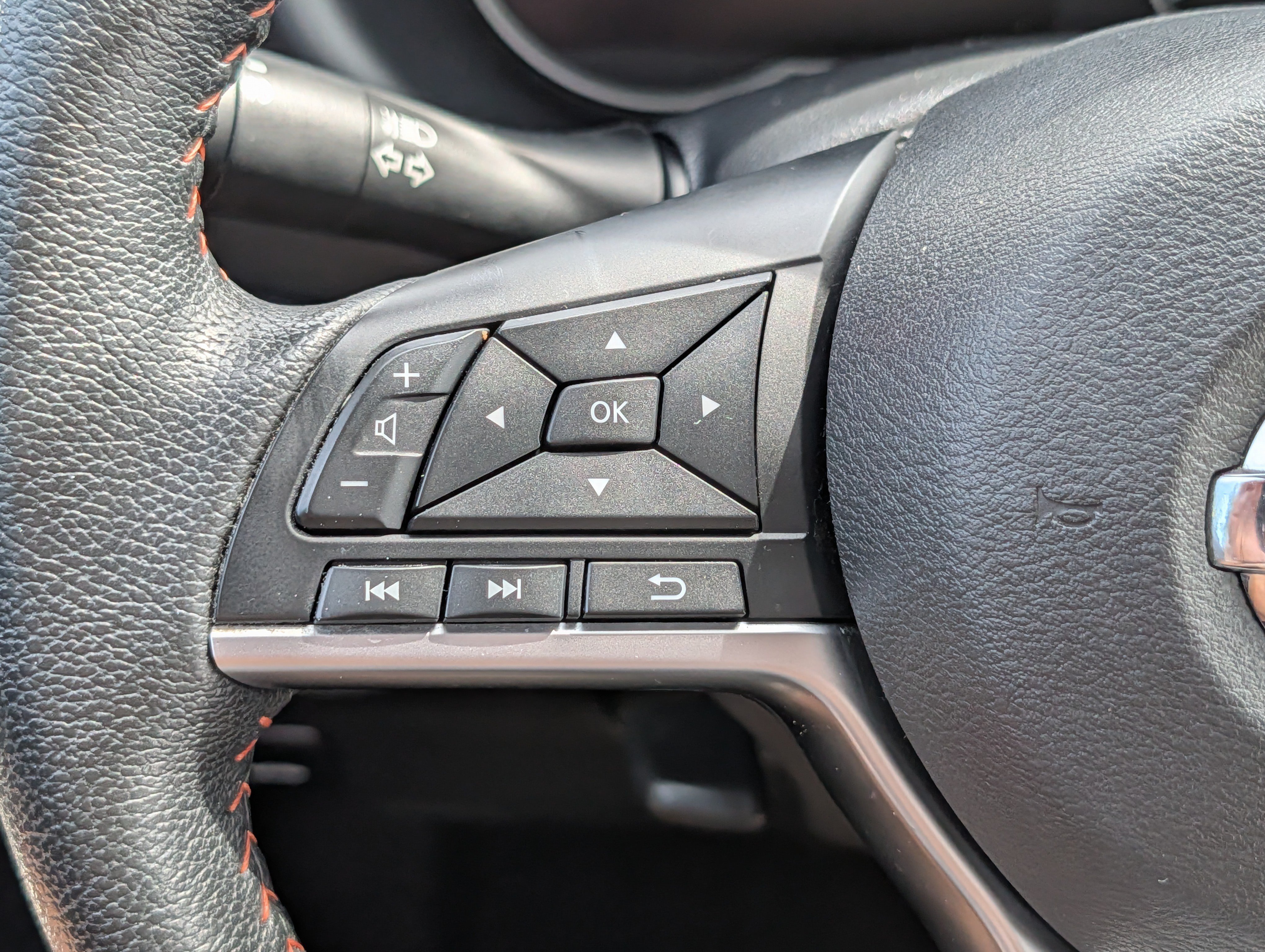 Used 2020 Nissan Kicks SR w/ SR Premium Package FWD image 31