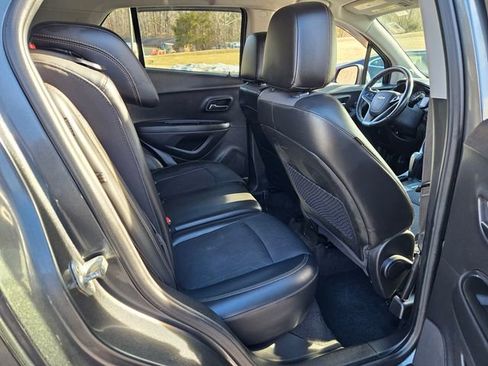 Used 2019 Chevrolet Trax LT w/ LT Convenience Package image 16