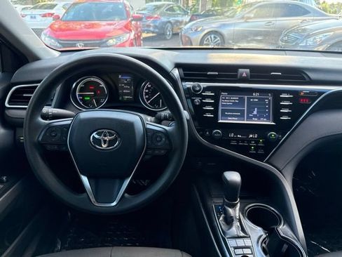 Used 2018 Toyota Camry LE FWD image 13
