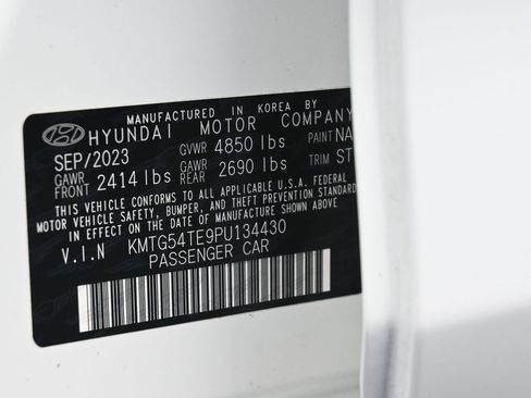 Used 2023 Genesis G70 3.3T w/ Sport Advanced Package image 18