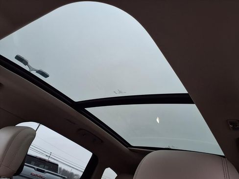 Used 2024 Lincoln Nautilus Premier w/ Equipment Group 102A image 6